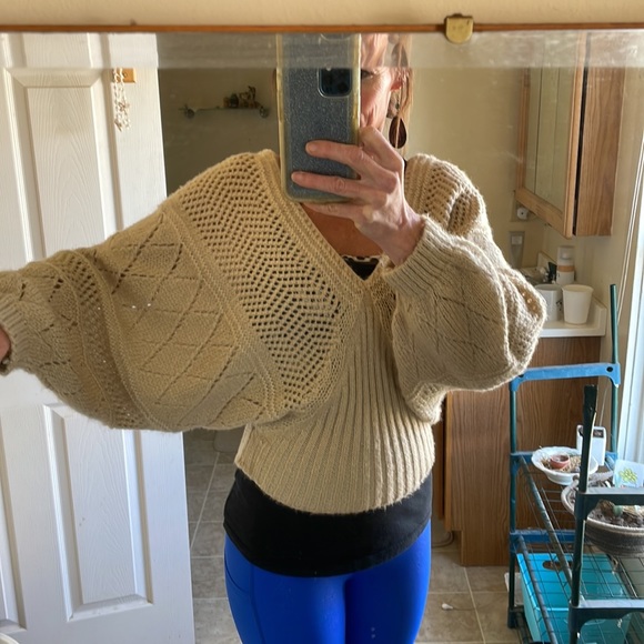 Women’s crop sweater - Picture 2 of 5